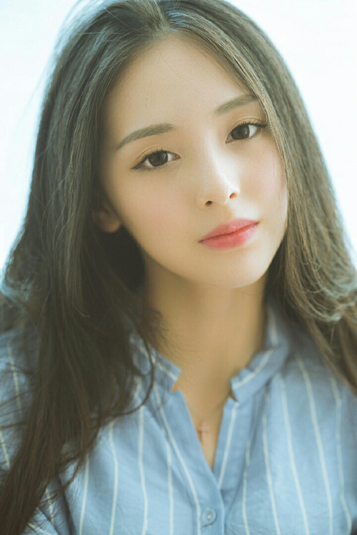 伊朗队替补席席地而坐，原因：雪地太软太舒服，伊朗主场