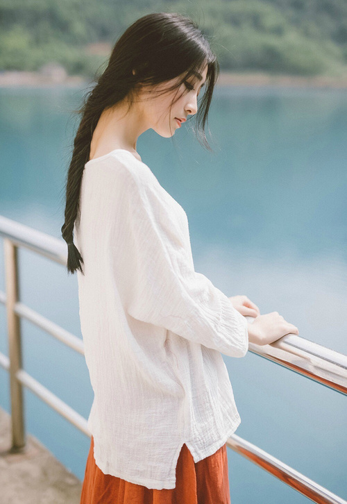切尔西女足夺冠后球员庆祝画面，切尔西女足队长